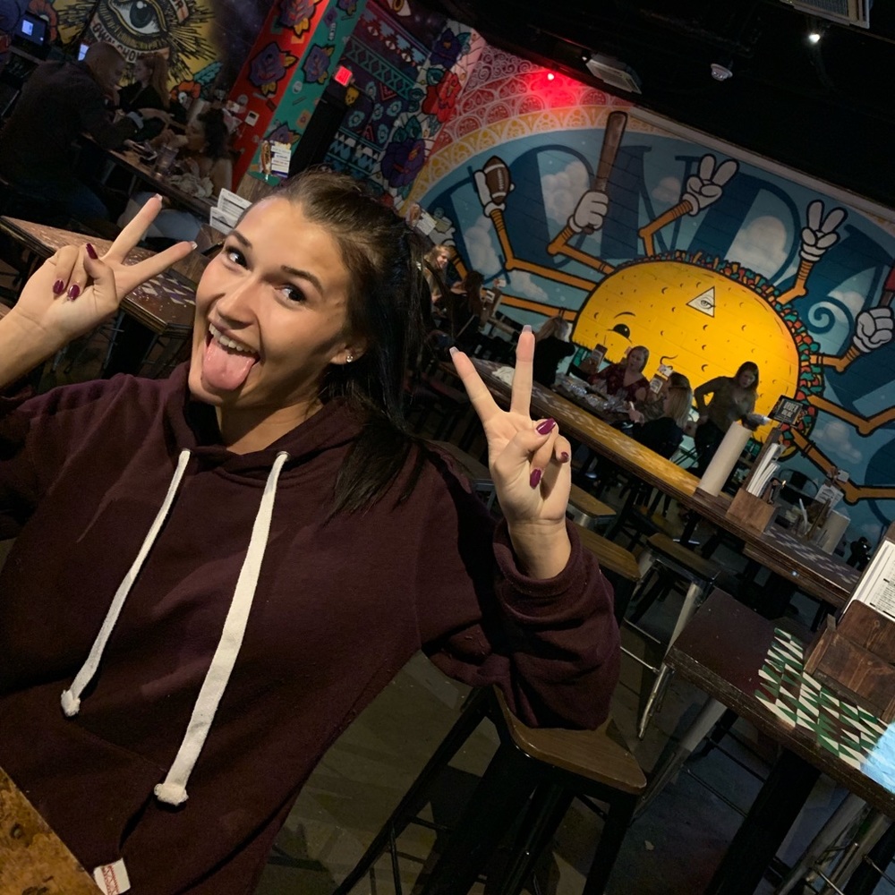 Meet your Posher, Danielle